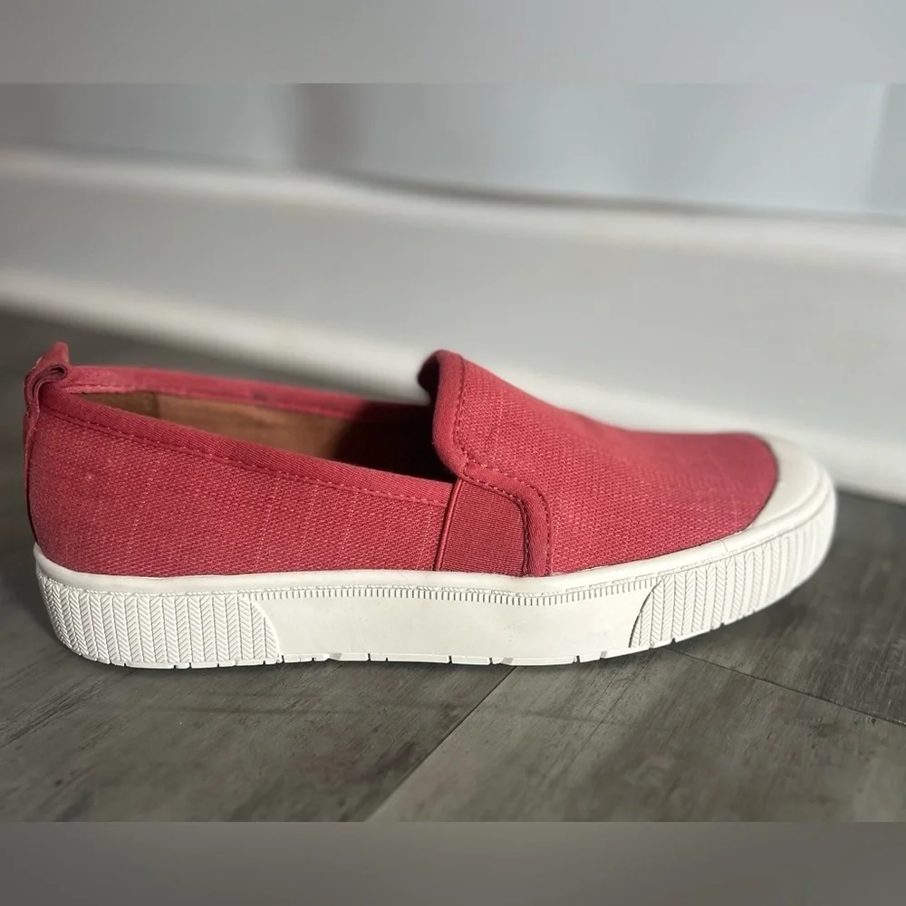Zodiac Ciara Red Canvas Slip-On Sneakers Women’s 7.5M Casual Everyday Comfort